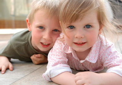 Qu’est-ce qui rend l’enfant sociable ?